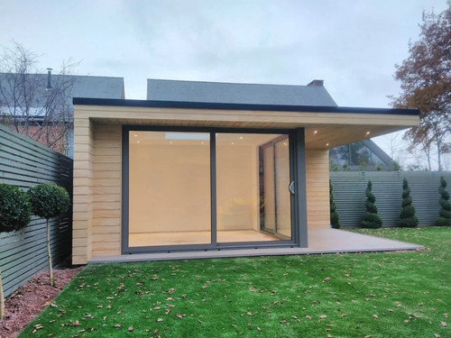 Insulated garden room - /,