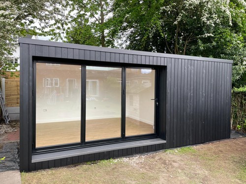 Insulated garden room - /,